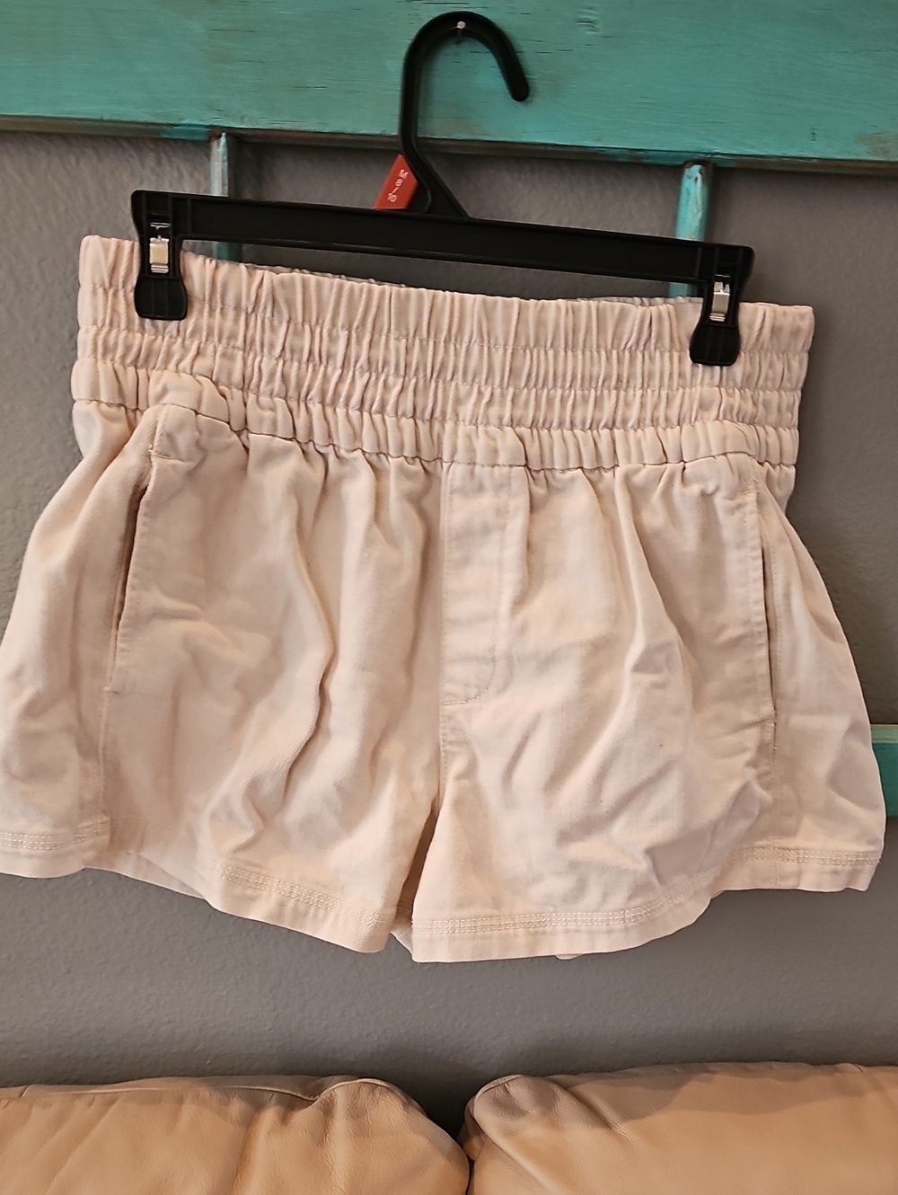 Women's Elastic-Waist Casual Shorts - Light Beige